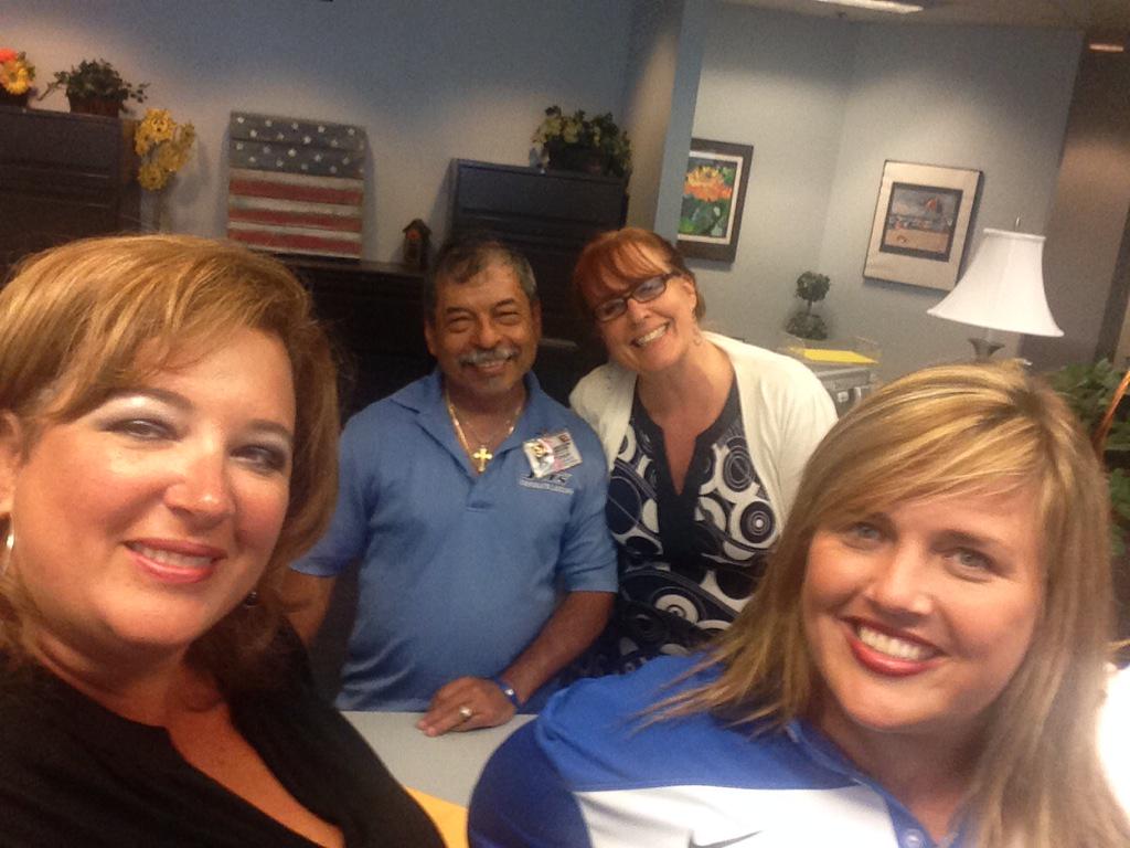 ChristyMcQueen's tweet photo. More of my fav @CLMSJETS peeps! http://t.co/DIK3nbmm4C