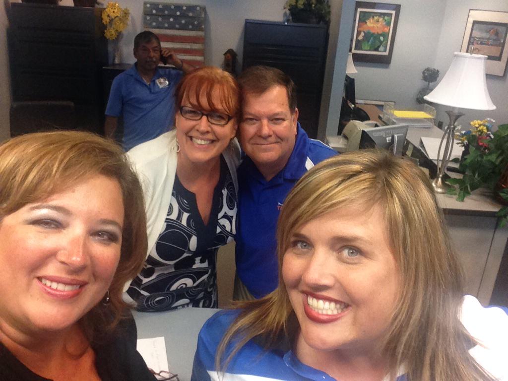 ChristyMcQueen's tweet photo. More of my fav @CLMSJETS peeps! http://t.co/DIK3nbmm4C
