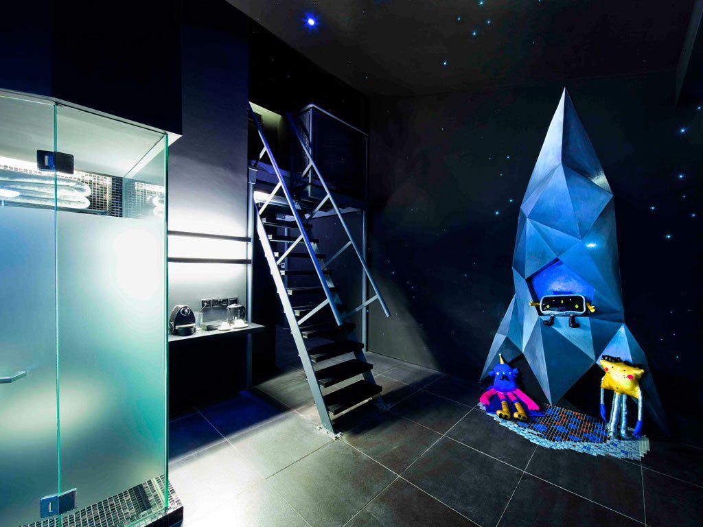 MeetingsBooker's tweet photo. Coolest hotel rooms ever? https://t.co/v6loBIz4et @UnlistedC @visitsingapore #ULCexperience #visitsingapore #Asia http://t.co/ByhqDkaUck