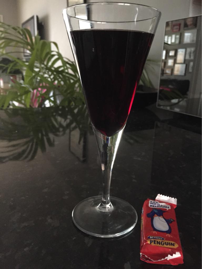 thekingsblonde's tweet photo. Hi-5 to me. All kids quiet and upstairs, think 2 are even asleep. #quickwhileitlasts http://t.co/bE0rM4JB75