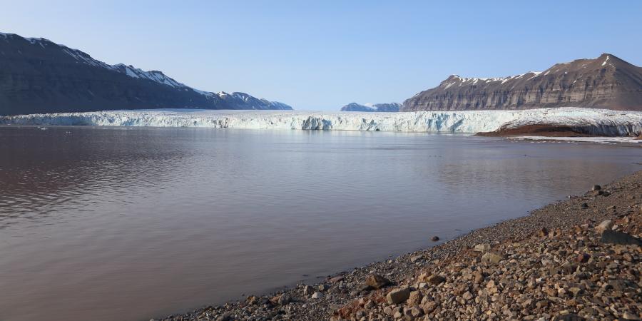 korpijaakko's tweet photo. #IcePhoto time with summer ice! #Tunabreen #glacier in #Svalbard/#Spitzbergen couple of weeks ago. http://t.co/RzjcSfAuR2