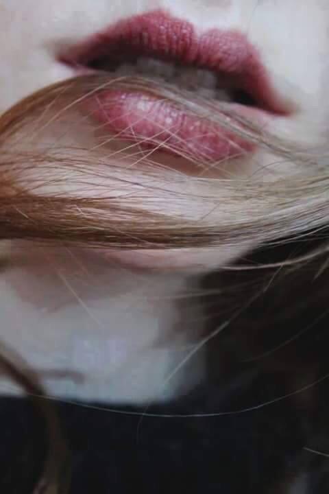 hareesa2010's tweet photo. وعن حرارةٍ الأنفاس 
التي لا تهدأ 
إلا إشتعالاً
حتي قليلُكَ يا سيدي 
تكلّمْ..! http://t.co/z3YL6dKwzc