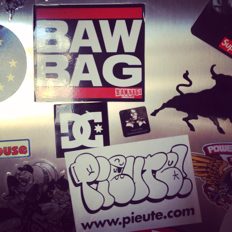 Lunarlustre1's tweet photo. Tidy sticker job 
#civerinos #stickeredup #jewellerydesigner #skull #pieute #bawbags http://t.co/vMCgDCw9Dl