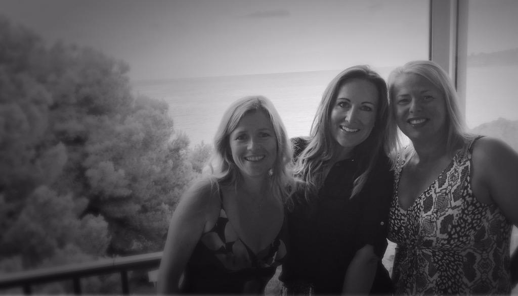 markwynne2's tweet photo. My dates for this evening @hayleywynne @GirlsParties #portalsnous #luckyboy http://t.co/s71x9h8XPp