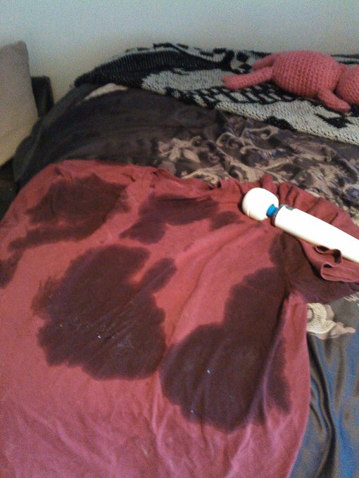 The shirt  put down when I masturbate.......I think the picture says it all lol http://t.co/VmALUBFH