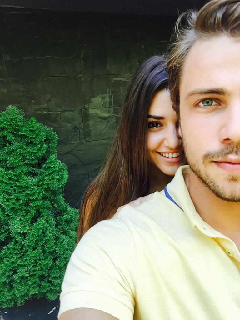 @GunesinKizlari  bir selfie beklerken iki selfie gelir... 😉👍 yarın akşam üstü de efso savnaz selfiesi gelecek 👌