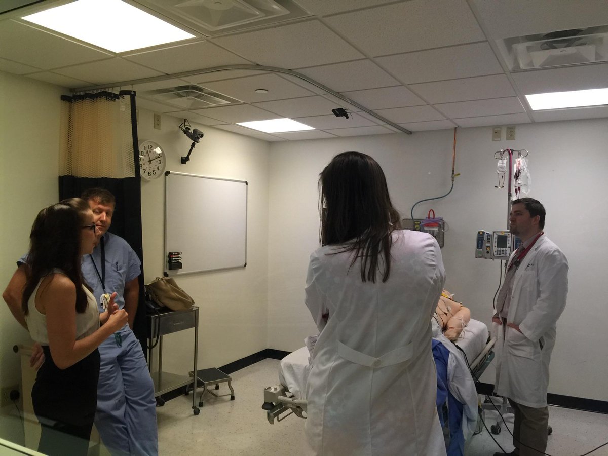 AimeeGthePHD's tweet image. Post sim debrief=essential. #UTSWsim