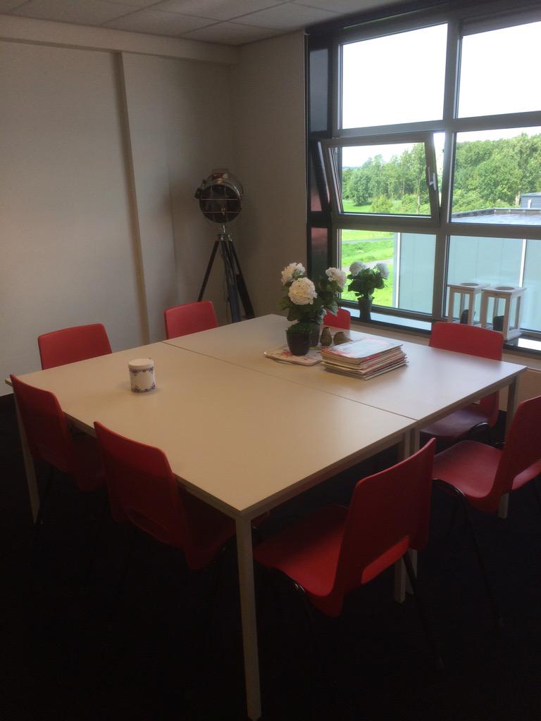 KruittorenHsslt's tweet photo. #kantoor #hasselt te huur Inc gezamelijke kantine http://t.co/fthHbaXJ1t