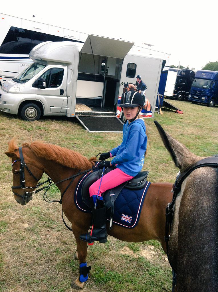 ScottGarrettDeb's tweet photo. Happy daughter once again to see her idol @BrashScott at @HicksteadEvents #royalinternational #Hickstead #showjump http://t.co/jeGNPiQSLJ