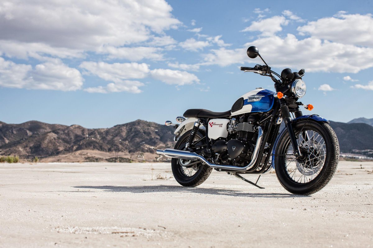Pure_Triumph's tweet photo. Commemorating Johnny Allen's 1956 land speed record, The Bonneville T214 Ltd Ed:  http://t.co/enX8ISmYh2 #PureTriumph http://t.co/XRB7Qjhje4