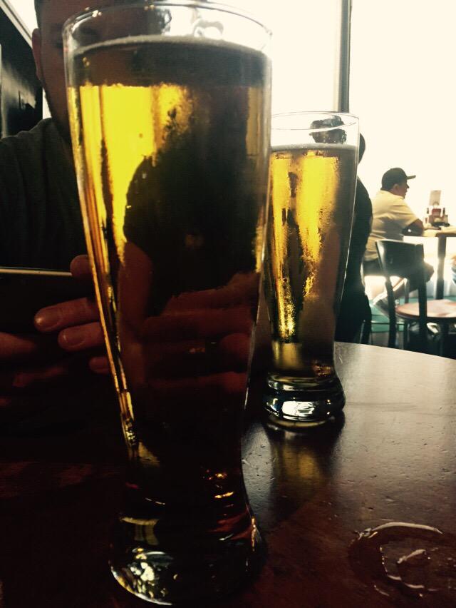 ChristinaKenn17's tweet photo. Greetings from Philadelphia #usa #beer #Honeymoon @cianmcguirk http://t.co/r9XZkMxvHJ