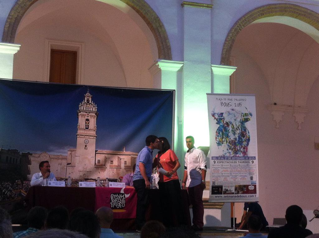 kasliat's tweet photo. Moment de les corregudes de la vesprada i cartell oficial #setmanadebous2015 http://t.co/XDqAQzIHQG
