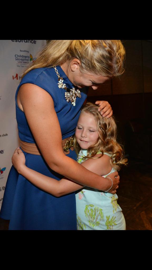 marielterhorst's tweet photo. Wow @vika7 so proud of you. This pic shows everything #VikaForTheCause #proudofvika http://t.co/7qzBgz8Wlc