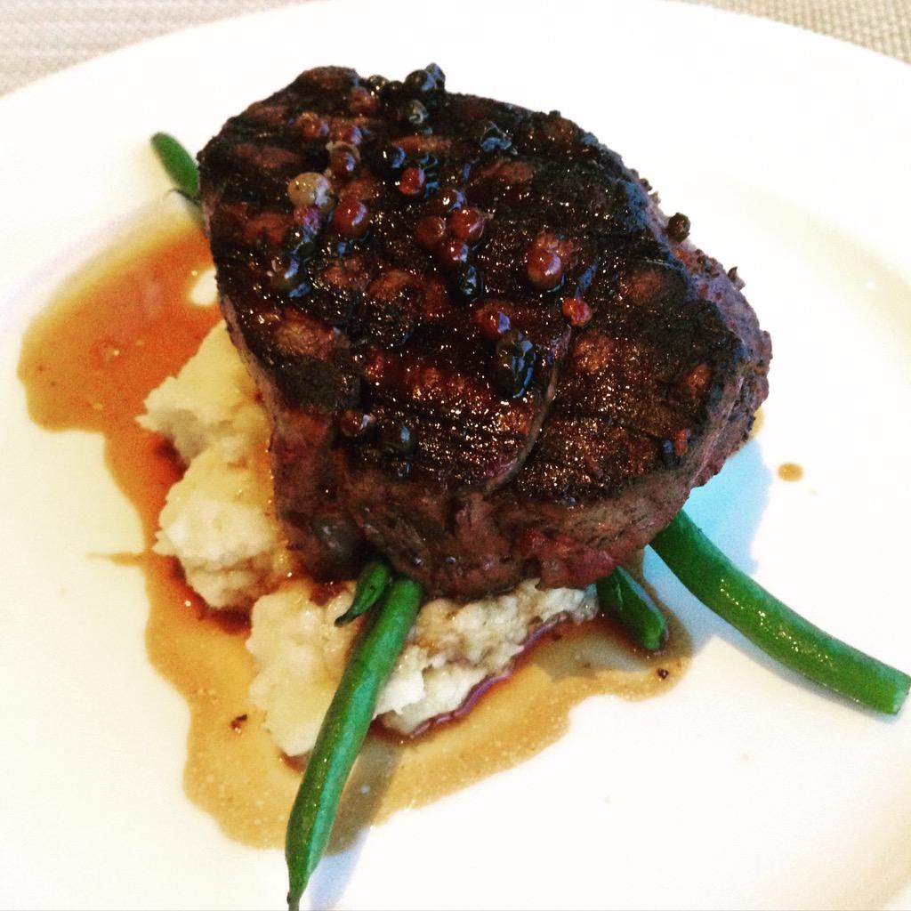 KitchenSprout's tweet photo. .@TourCNTower passion on a plate! #DuckBreast #OssoBucco #SearedCod #FiletMignon #Toronto #WineWednesday π·π΄π·π΄π· http://t.co/H9NQXSmI8d