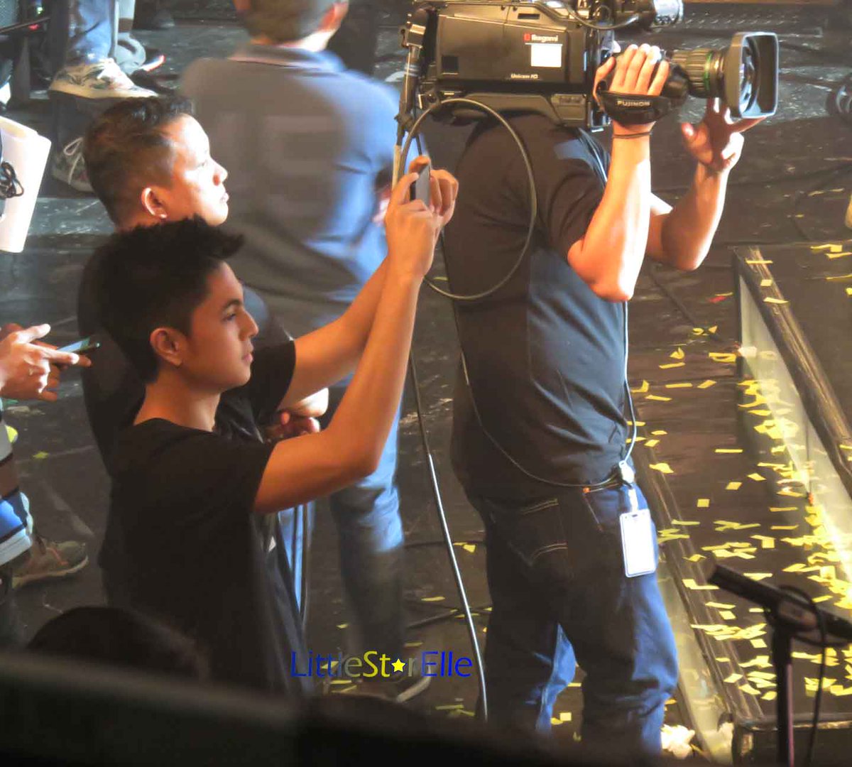 stanning_Miguel's tweet photo. “@LittleStarElle: Miguel makes sure he takes full video of Bianca's performance for #SASPrime http://t.co/Rxn2J9oCSA”
Ayiiiiie 😊😍😍💗