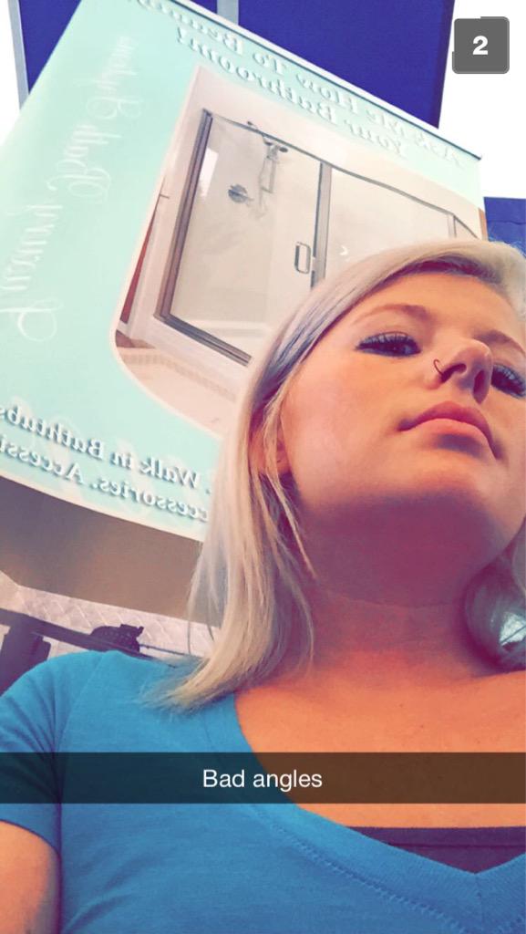 jessicagunder's tweet image. @meeesh_elle just trying to promote #badangles 😏😂