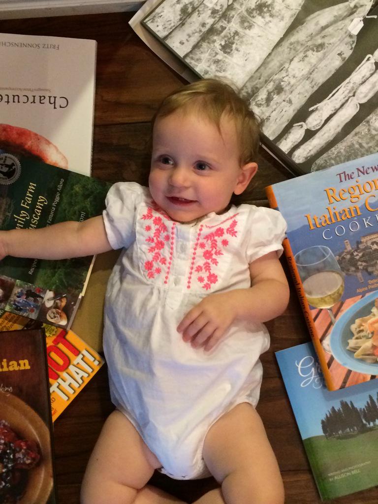 AmandaSitomer's tweet photo. Oh me oh my??? #whatsfordinner???? @BarronBooks @SarahFioroni @EatThisNotThat @WilliamsSonoma @funwithknives http://t.co/oLSkpR9DAT