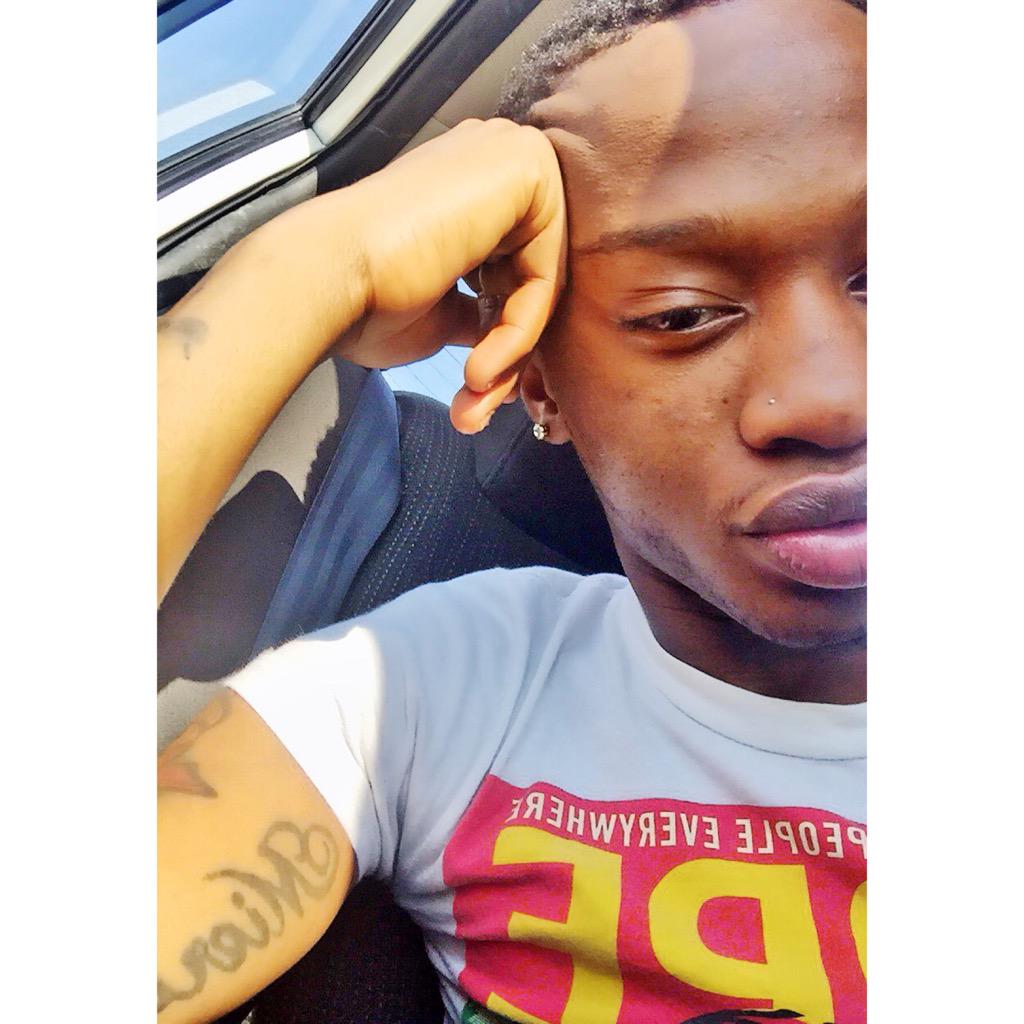 ramelo_creshunn's tweet photo. 😏 http://t.co/oIi2D0w38X