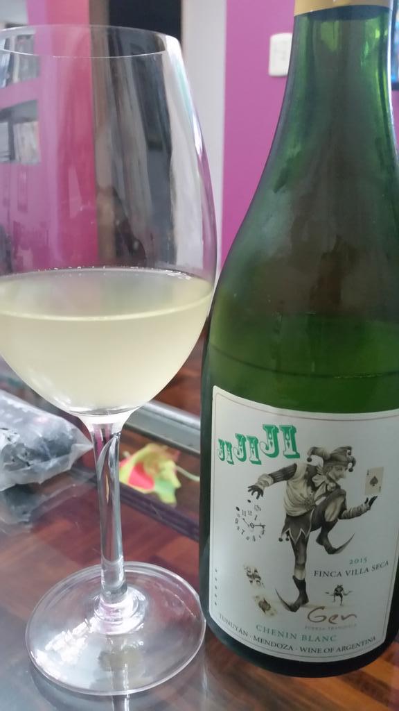 La noche esta para este Ji Ji Ji <a href="/GenDelAlma/">Gen</a> que clara la tenes <a href="/geramichelini/">El Otro Michelini</a> <a href="/VinotecaMRWines/">Musu</a>  #Time is on my side