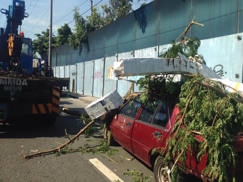 miguelortilla's tweet photo. What will the scenario be like on the road when the big one hits? #MMShakeDrill @cnnphilippines http://t.co/nebUmnw78R