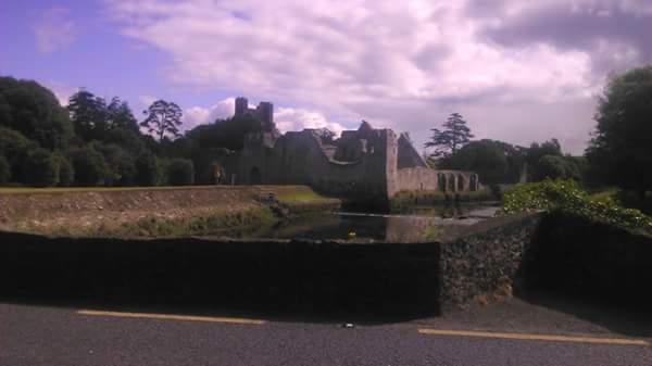 FootprintsLK's tweet photo. I crossed the old southwest rail line and I passed Adare Castle. Beautiful sights #malin2mizen @barretstown @aptjimmy http://t.co/VXKj4Ook93