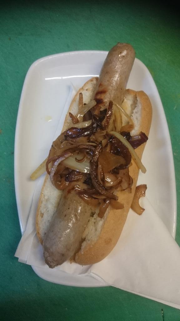 TheSmokingBun's tweet image. Joining the famous Garman sandwich, the Neeson Hotdog! 12 inches of meat #HowBigIsIt?