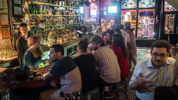 TimeOutNewYork's tweet photo. Need a drink? These are the best happy hours in NYC http://t.co/Khc2ZvLPU9 http://t.co/PMABmkrQ7V