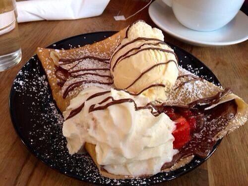 YummyImages's tweet photo. Strawberry Nutella Crepe. http://t.co/ZjUweJlM7z