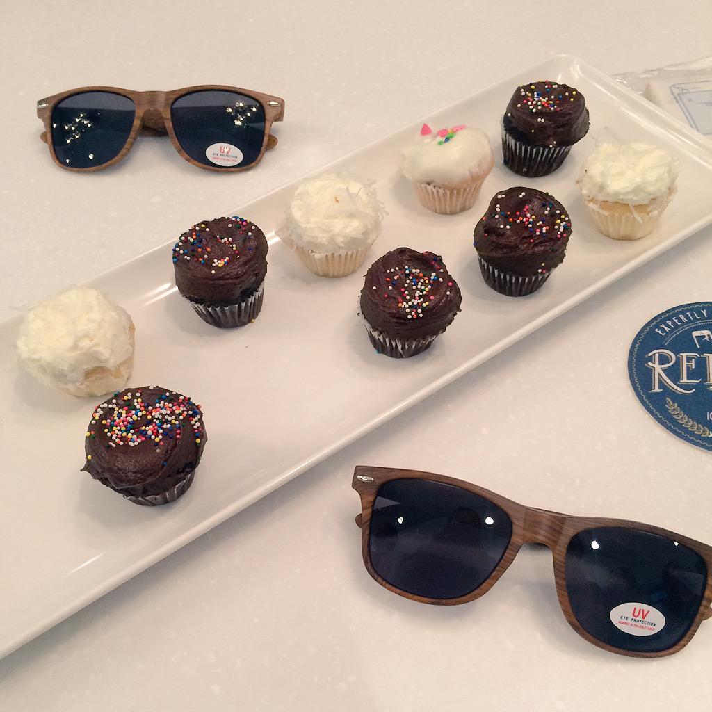 Cosmopolitan's tweet image. Having a summer party with @iCracked #callmemaybe #partytoohard? #chillout 😎🍉📲💕