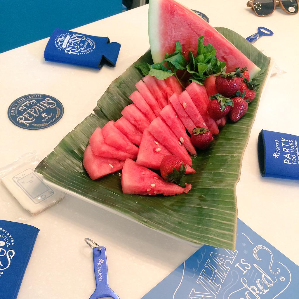 Cosmopolitan's tweet image. Having a summer party with @iCracked #callmemaybe #partytoohard? #chillout 😎🍉📲💕