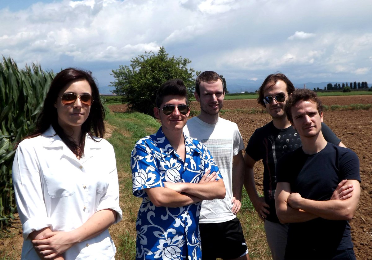 MADMAYVR's tweet photo. Prima foto ufficiale dei @MADMAYVR #Madmay #Rockband http://t.co/bCldGKF10i