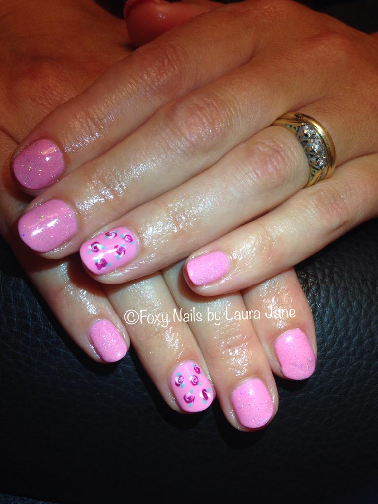 LauraJaneMitch's tweet image. @NailHarmonyUk @Gelish #gelish #beforeandafter #firstappointment #converted #happyclient #makethemgelish #nails