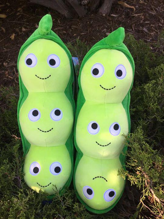 Yummy_World's tweet photo. #SprinkleTree Update: The Pea Twins are up to no good! The pranking has begun, can you spot the difference here? http://t.co/KFzGkiGAsA