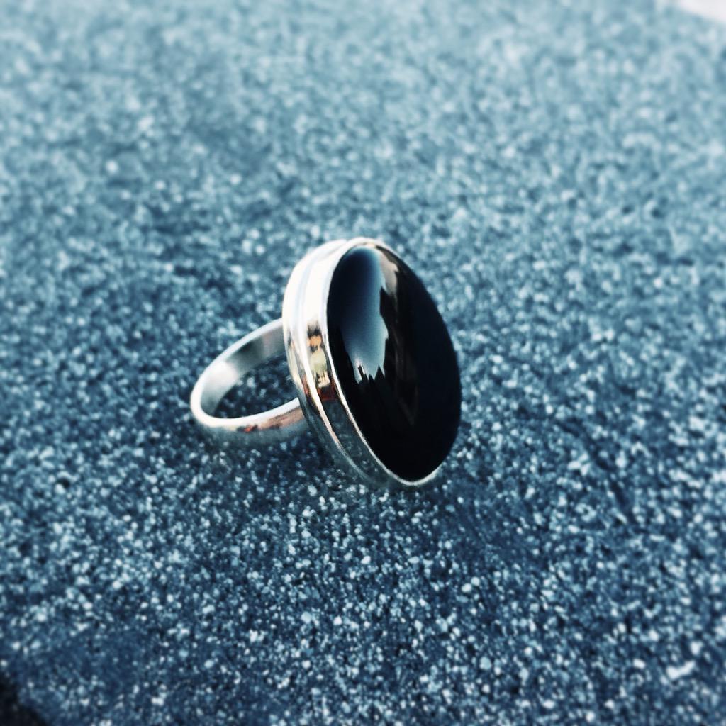 VittoriaAcc's tweet photo. El anillo ONIX es fuegoo🔥.
Buenas vibras para esta semana 💪🏻. #stone #onix #rings #love #life #vittoriaaccesorios 💥 http://t.co/wdbbx4sJRk