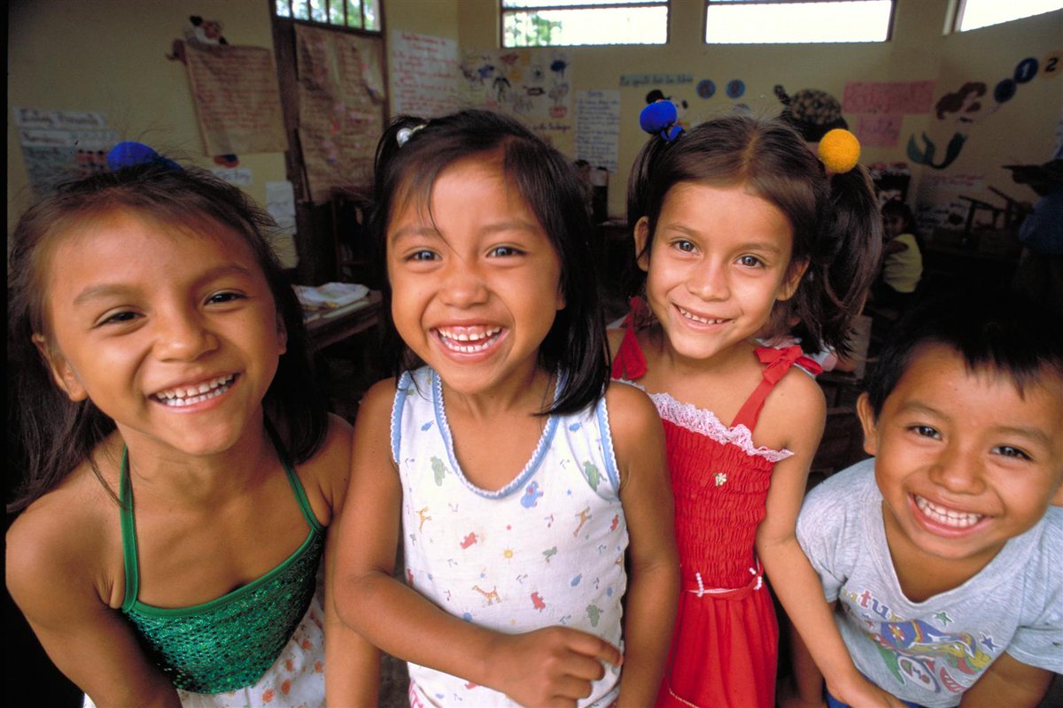 UNICEFCanada's tweet photo. Give every child every opportunity. #ChangeTheWorldIn5Words http://t.co/uiVDJzT4LM