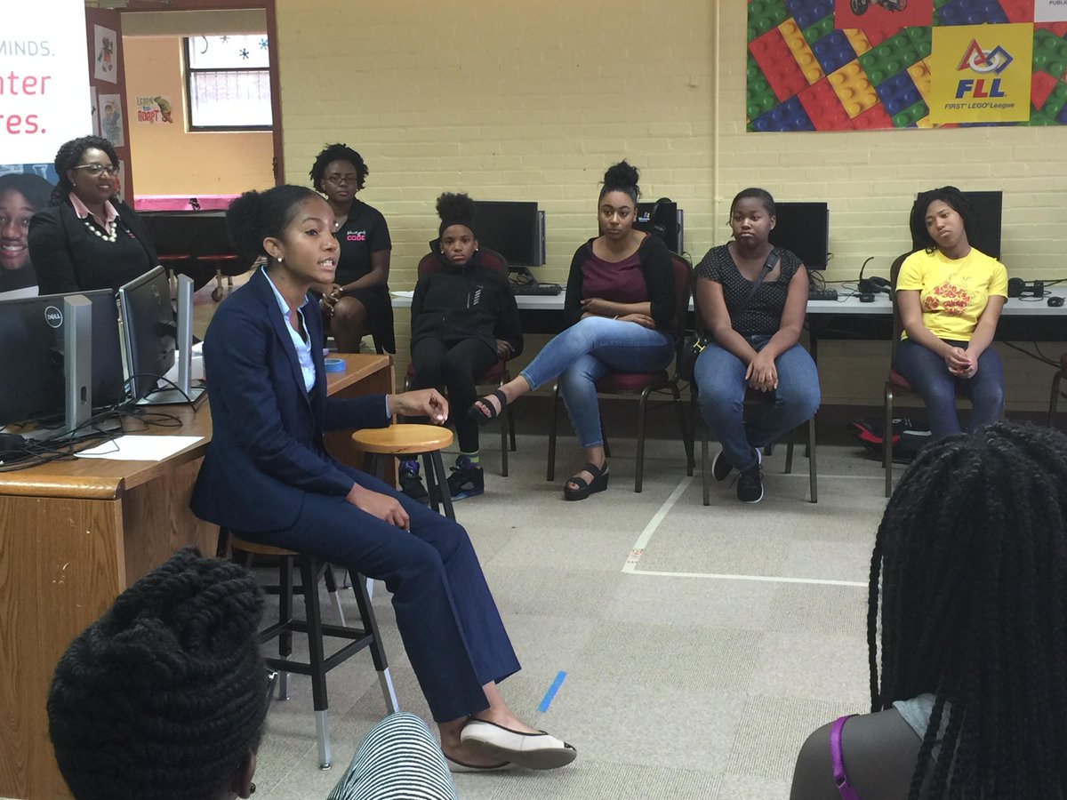 BlackGirlsCode's tweet photo. Great day @ #BGCSummerCampDC w/BGC Alum @BriannaF_408 inspiring TechDivas 2pursue their dreams #BGCDC #changerherpath http://t.co/NF5AYcuQeA