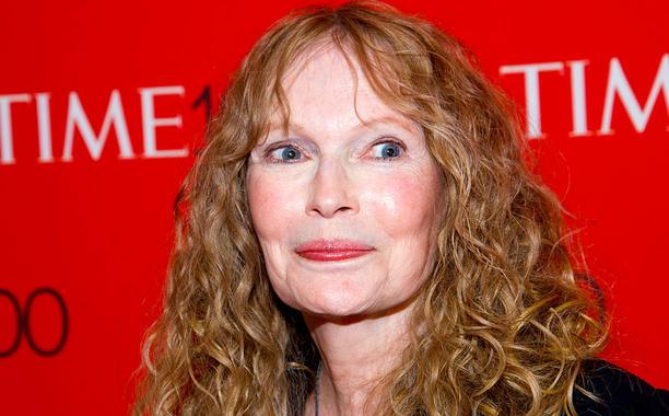 Leone Cecil: Mia Farrow pubblica l'indirizzo del dentista su Twitter 1 Mia Farrow