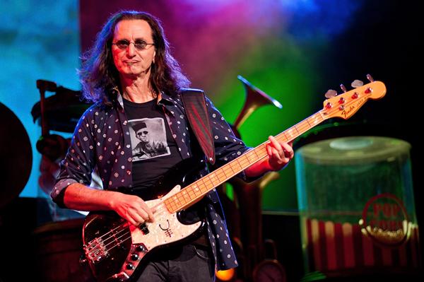 DJJamesDouglas's tweet photo. Happy Birthday Geddy Lee http://t.co/i2QRyxSc3S