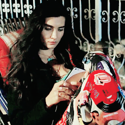 iMneraS's tweet photo. #TubaBukuyustun 
#KaraParaAsk http://t.co/Oai1JOtAVR