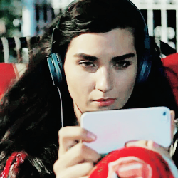 iMneraS's tweet photo. #TubaBukuyustun 
#KaraParaAsk http://t.co/Oai1JOtAVR