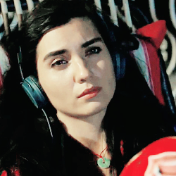 iMneraS's tweet photo. #TubaBukuyustun 
#KaraParaAsk http://t.co/Oai1JOtAVR