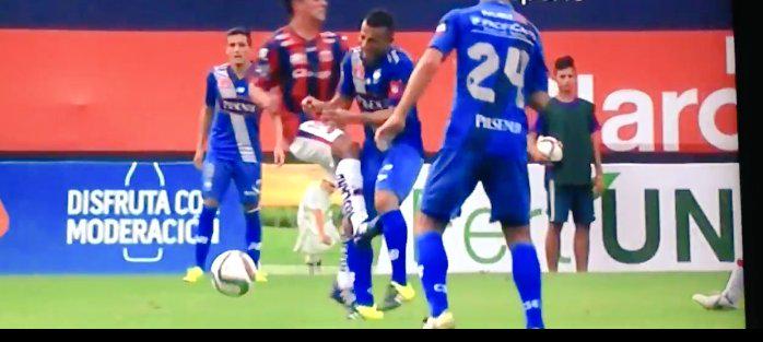 El capitán de @Emelec P.Quiñonez <a href="/pedroquinonez15/">Pedro Quiñonez</a> realiza terapias, debido a su desgarro. x la jugada con Castro)  .