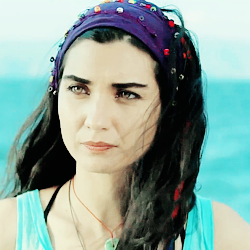 iMneraS's tweet photo. #TubaBukuyustun 
#KaraParaAsk http://t.co/UUgxNX2FYK