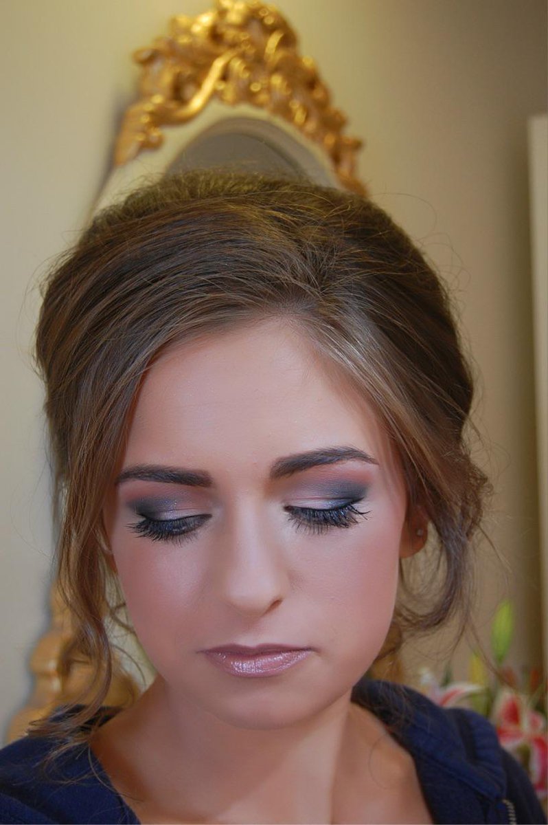 TreatsBody's tweet photo. #debs #makeup #motd #doll #ourlittlemodel #Ennistymondebs http://t.co/hzBj5ZNNbm