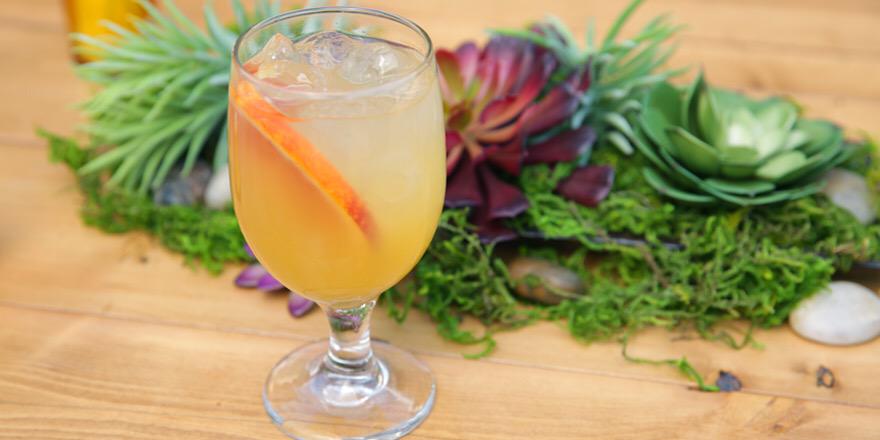 Patron's tweet image. Garnish your summer with this Roca cocktail. #RocaPatron bit.ly/MelonAguaFresca