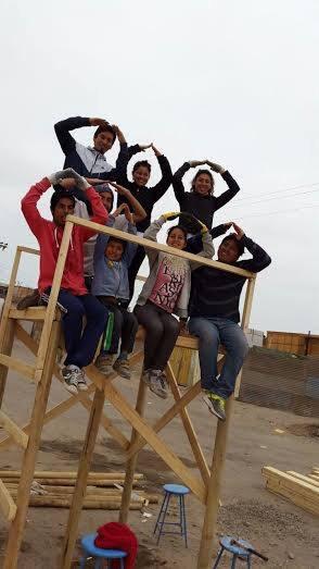 TECHOChile's tweet photo. #Voluntarios en los #TDI2015 del #campamento Areneros III, en #Arica, terminando copa de agua para sede comunitaria. http://t.co/TUFVYx8IaP