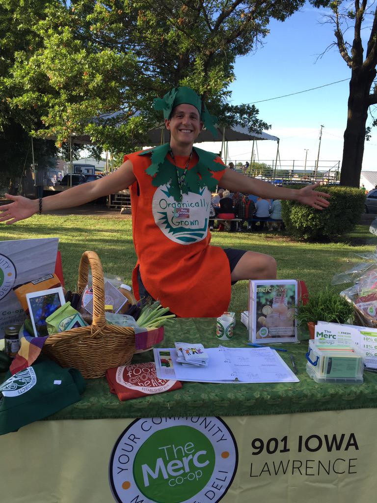 FarmFreshDgCo's tweet photo. The Merc is helping to Go Local at the Chefs Challenge! #ffchallenge #funwithveggies http://t.co/AKtHcVclyU