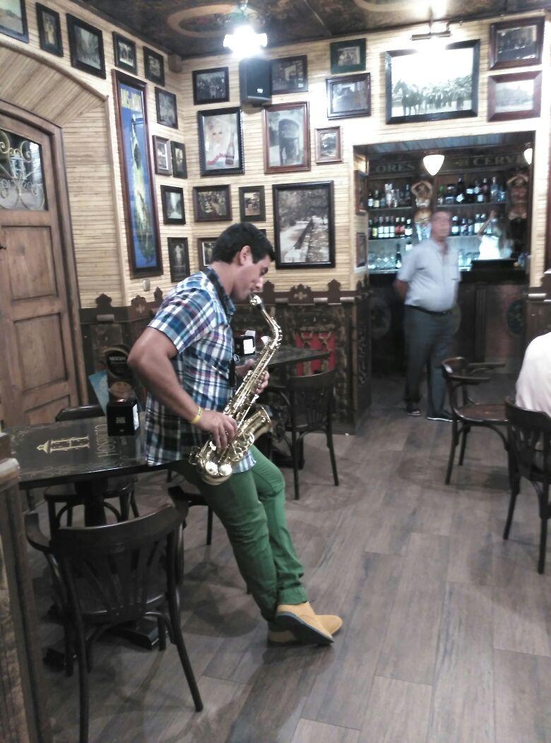 faustotelli's tweet photo. Ni King Africa ni pollas, @housesax es lo que se lleva esta noche en Calasparra #hospicio #nochesax&amp;sex http://t.co/oE8zoeyHEZ