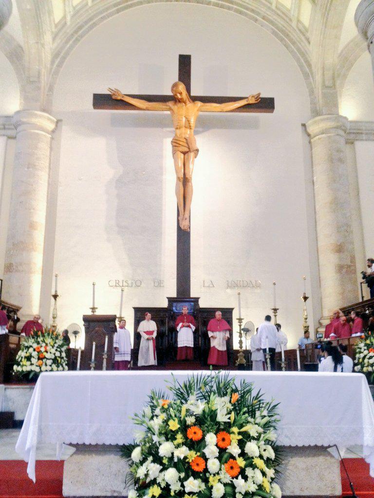 YUCATANALMINUTO's tweet photo. #EnDetalle: Primera Misa del Nuevo Arzobispo http://t.co/WUbNwOIqwO