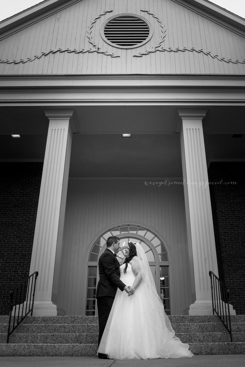 ThreeEightPhoto's tweet image. Go check out Megan + Chase's fairytale wedding!! #WeddingWednesday #IDo #MrandMrs #Married

wevegotsomethingspecial.com/blog/2015/7/m-…
